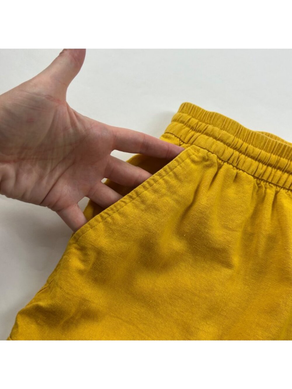 Old Navy Golden Yellow Linen Blend Pull On Shorts M - Picture 2 of 5